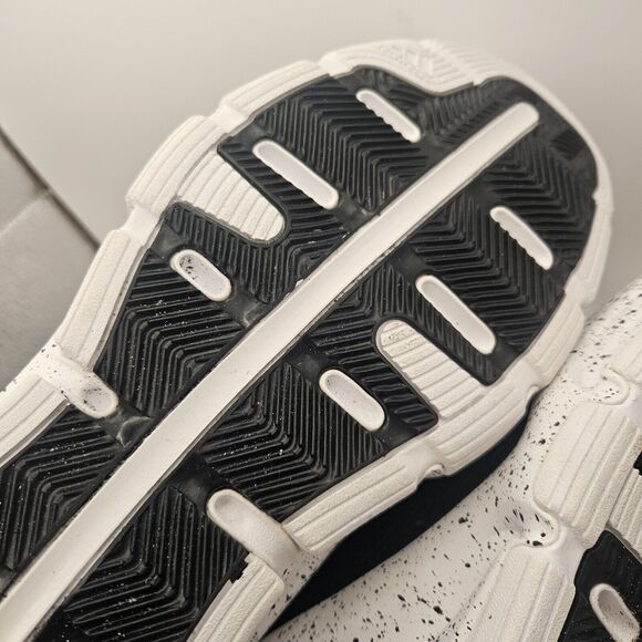 Athletic_Shoes